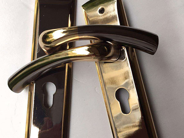 臨沂轎車鑰匙鎖車里怎么辦